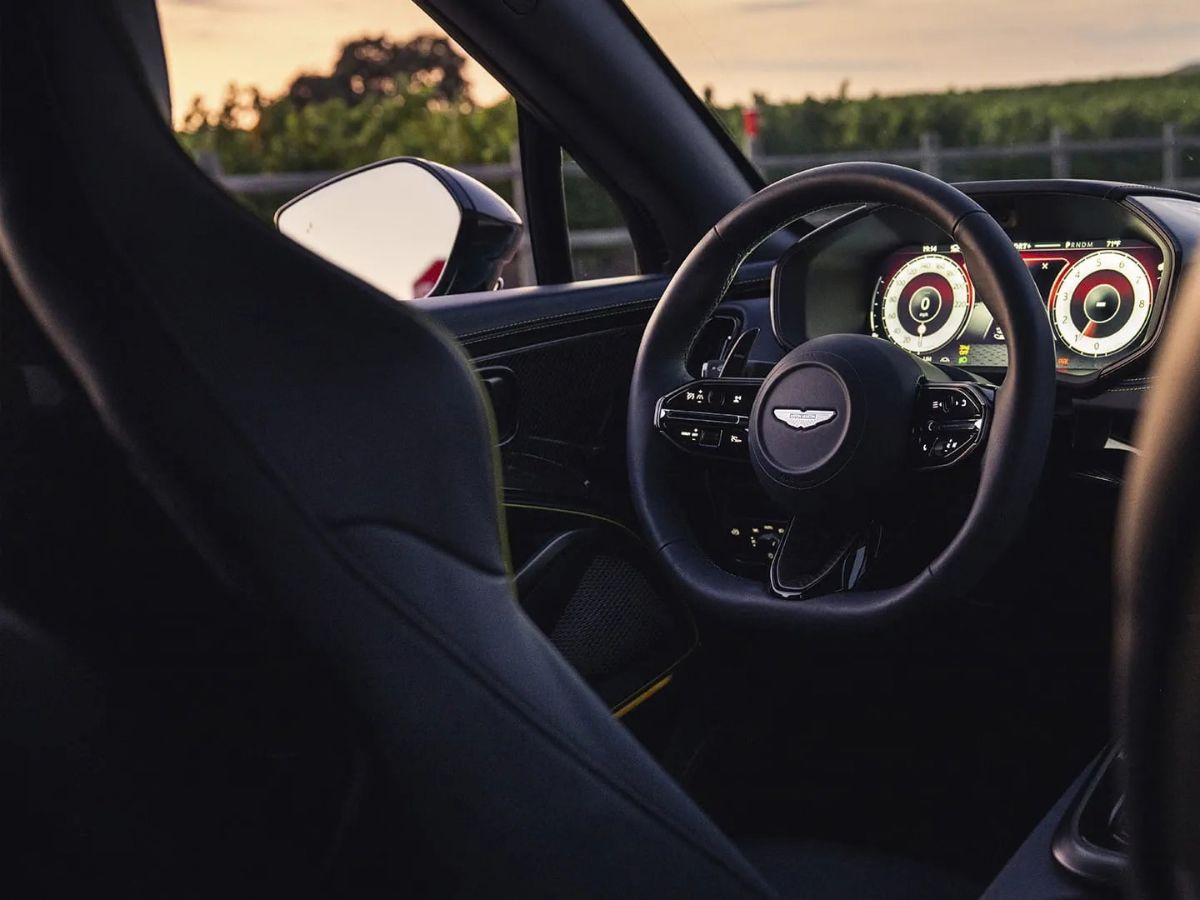 Imagen del habitáculo del Aston Martin DBX S