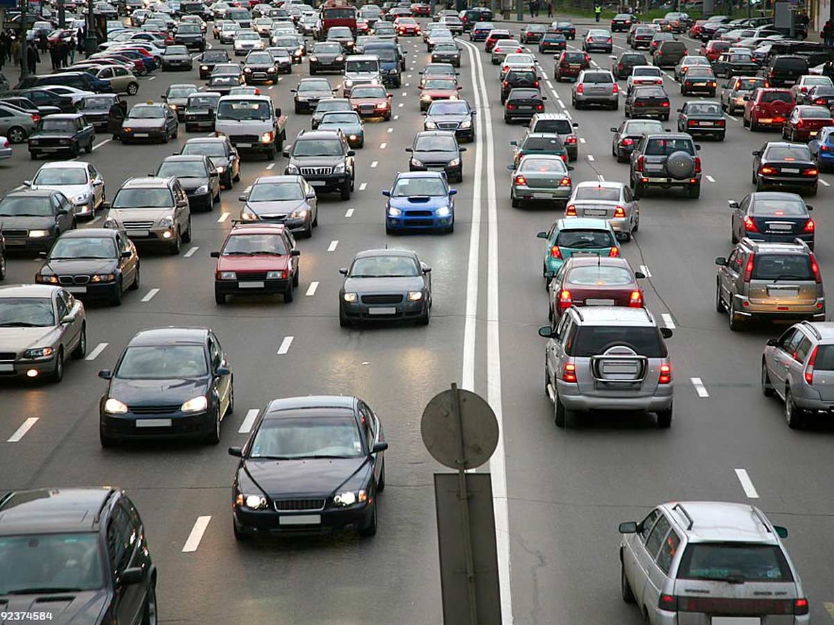 atasco de tráfico coches parados autovía