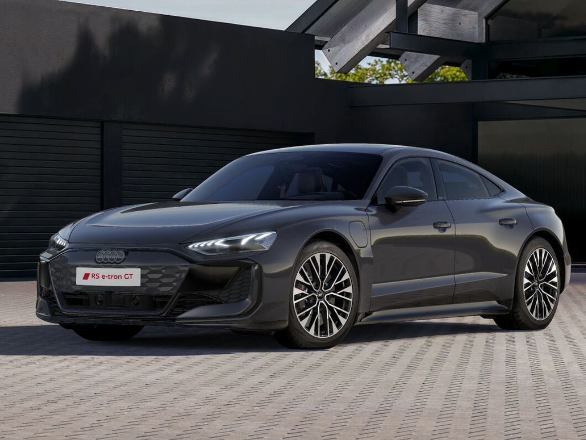 Foto general del Audi RS e-tron GT Performance color gris oscuro