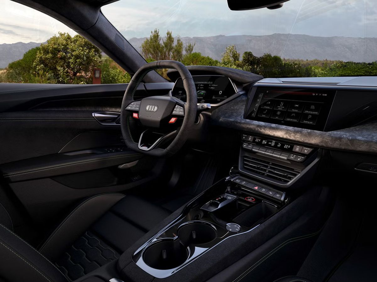 Interior del habitáculo delantero del Audi RS e-tron GT Performance