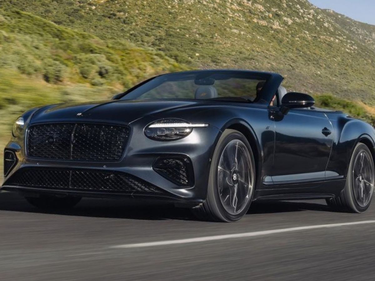 Imagen del Bentley Continental GTC S en carretera