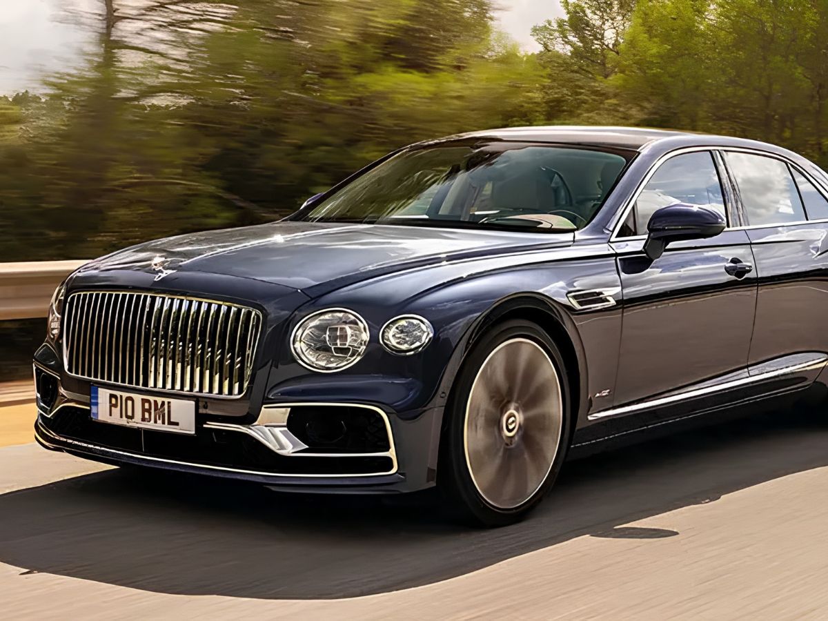 Tercera generación del Bentley Flying Spur en carretera