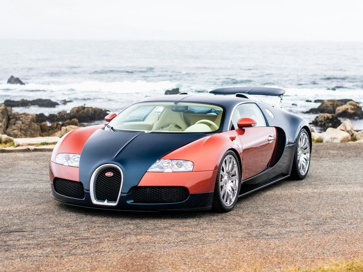 Foto junto al mar del Bugatti Veyron La Maison Pur Sang