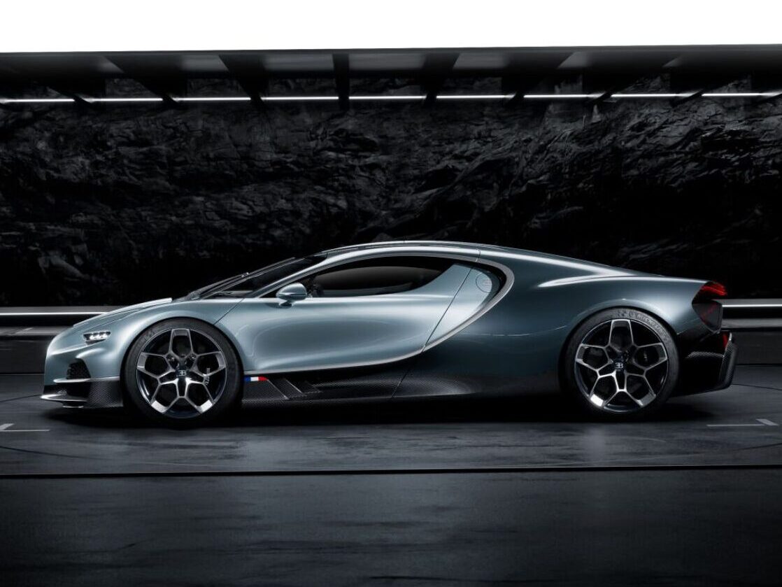 Vista lateral del Bugatti Tourbillion en su presentación