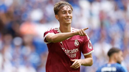 Foto de Dean Huijsen con el Real Madrid