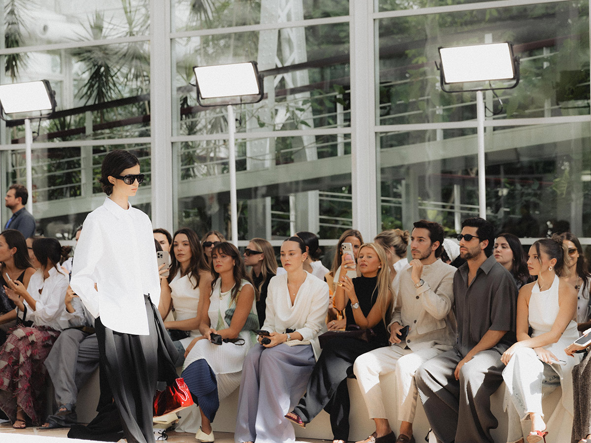 Look del desfile Adolfo Domínguez Chroma primavera-verano 2027 en Mercedes-Benz Fashion Week Madrid