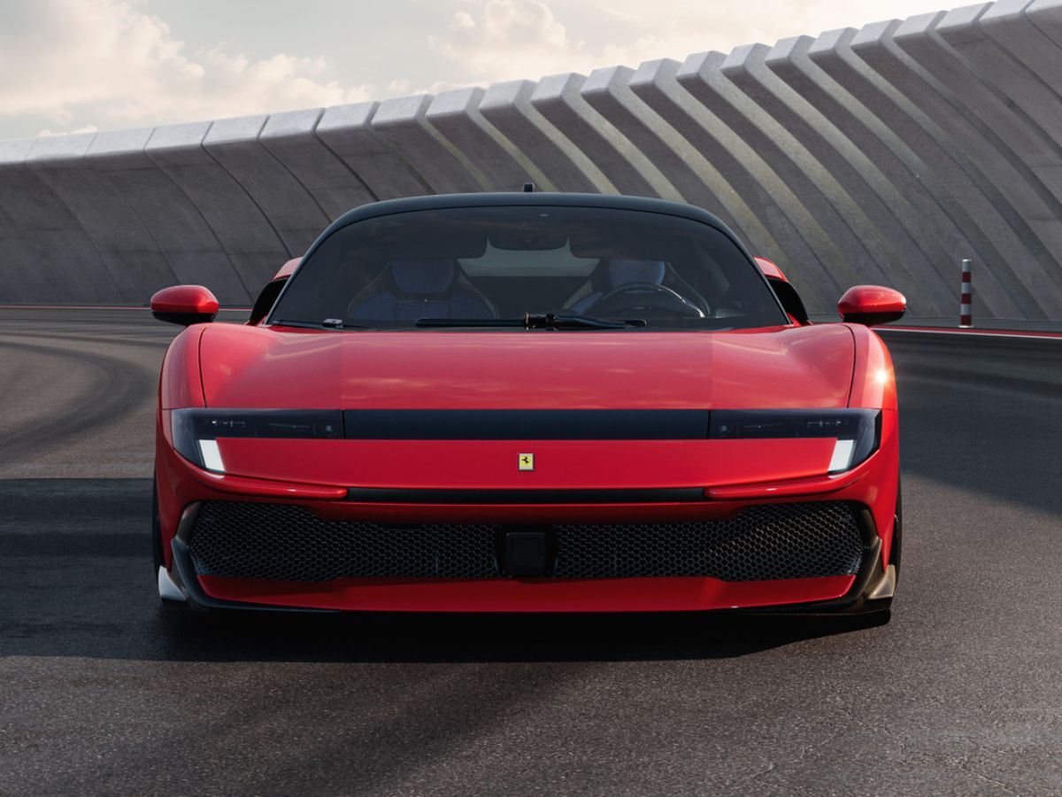 Foto frontal del Ferrari 849 Testarossa