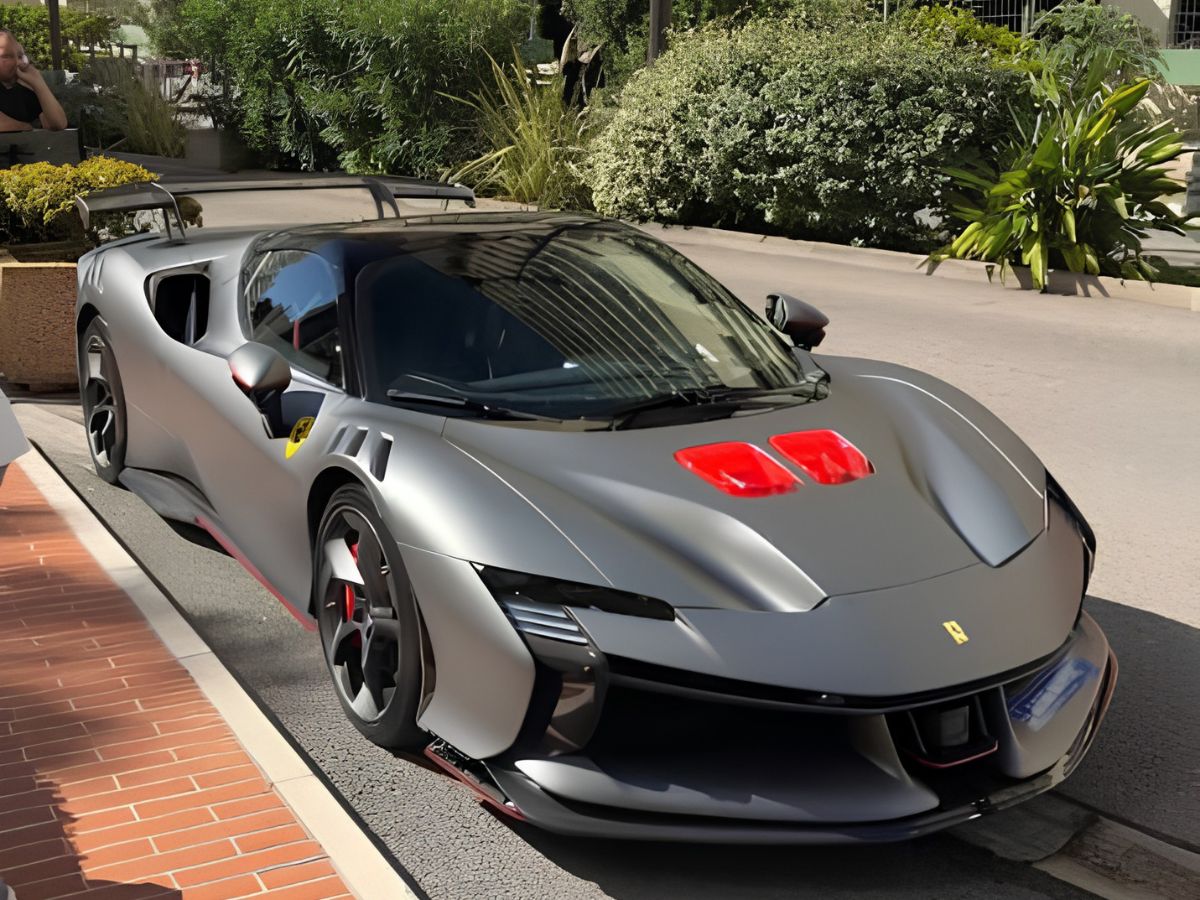 El Ferrari SF90 XX Stradale de Carlos Sainz en Mónaco