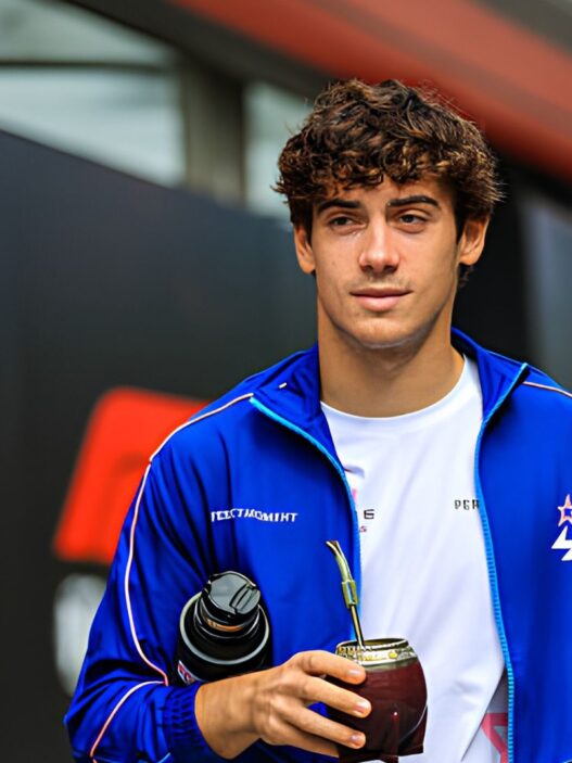 Imagen de Franco Colapinto en el paddock de Fórmula 1