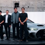 George Russell y Kimi Antonelli sobre el nuevo Mercedes CLE 646: "Tendríamos que habernos comprado este coche" George Russell, Kimi Antonelli y Toto Wolff en la presentación del Mercedes-AMG CLE 646