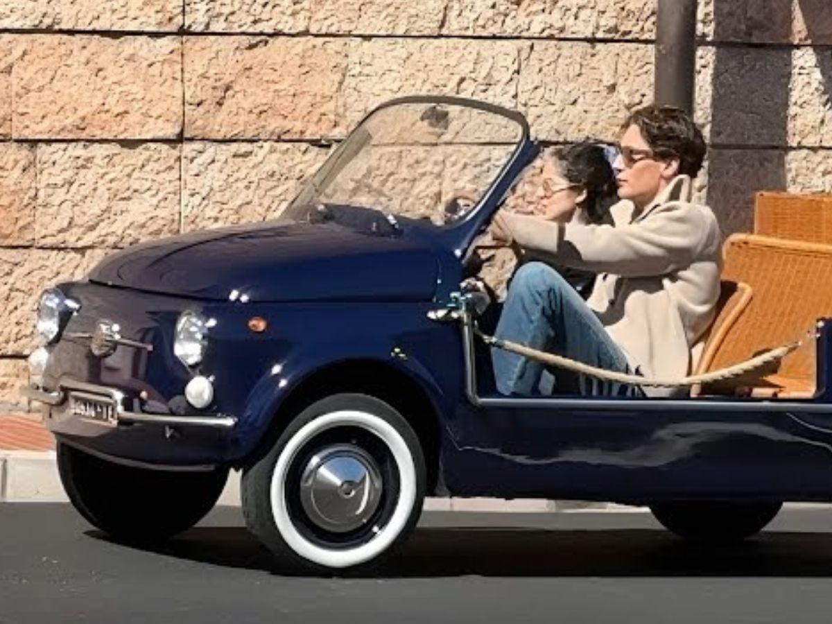 George Russell al volante de un Fiat 500 Jolly en Mónaco