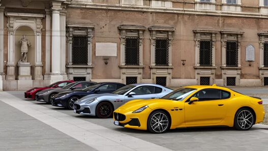 Alineación de la gama GranTurismo frente al Palazzo Ducale de Módena