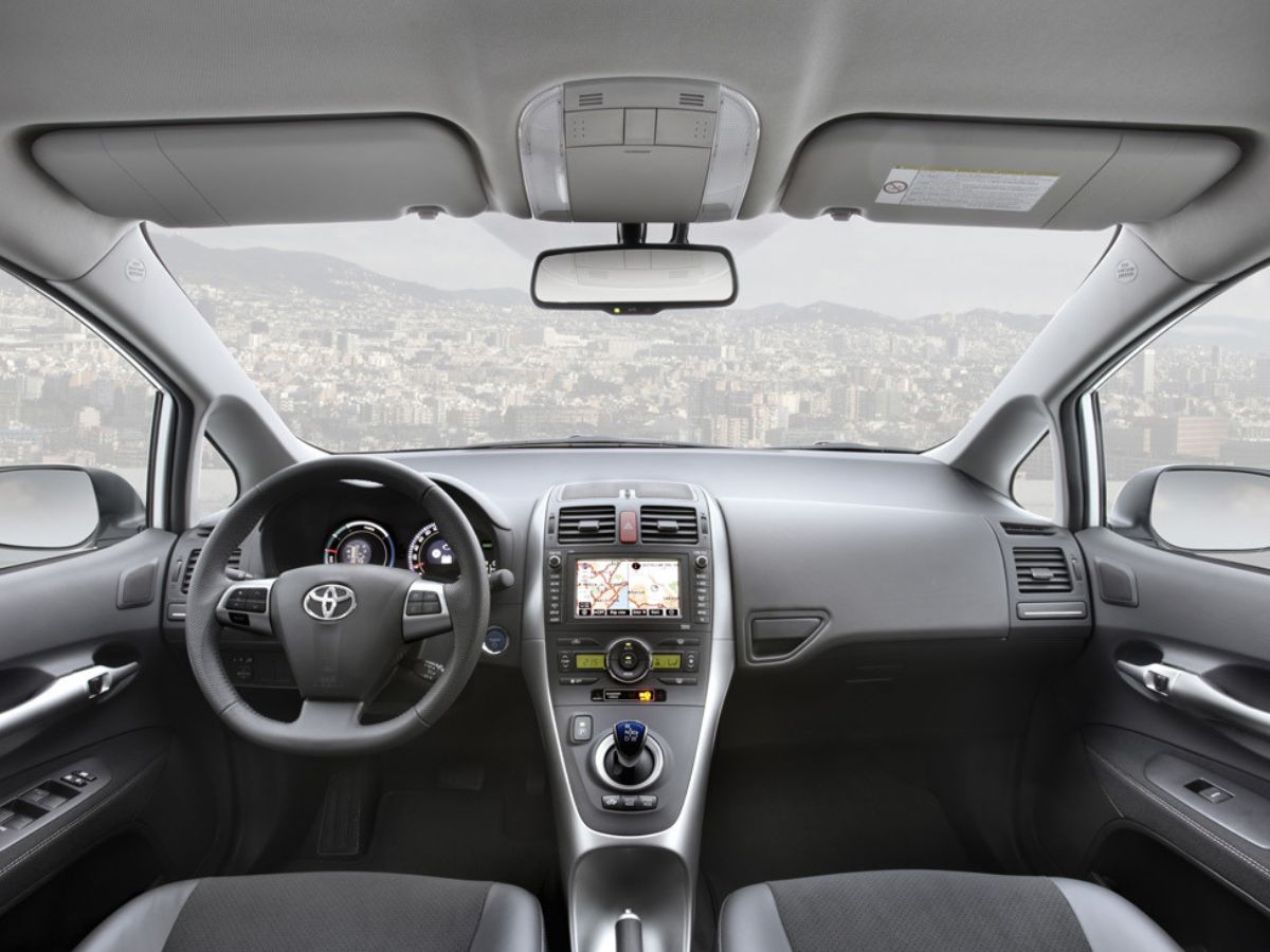Vista interior del Toyota Auris Híbrido del 2012