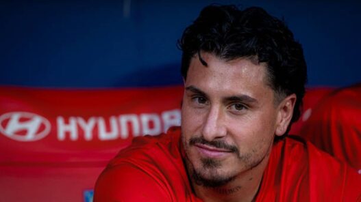 Primer plano del jugador José María Giménez