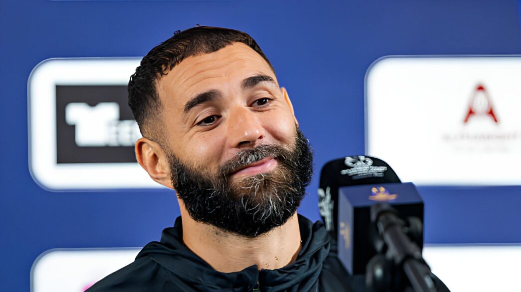 Karim Benzema con los medios en la Supercopa saudí