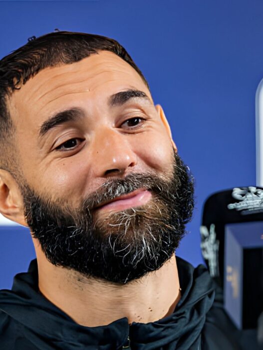 Karim Benzema con los medios en la Supercopa saudí