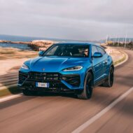 Las 5 marcas coches de lujo que son una apuesta segura si buscas un nuevo SUV Imagen del Lamborghini Urus en carretera