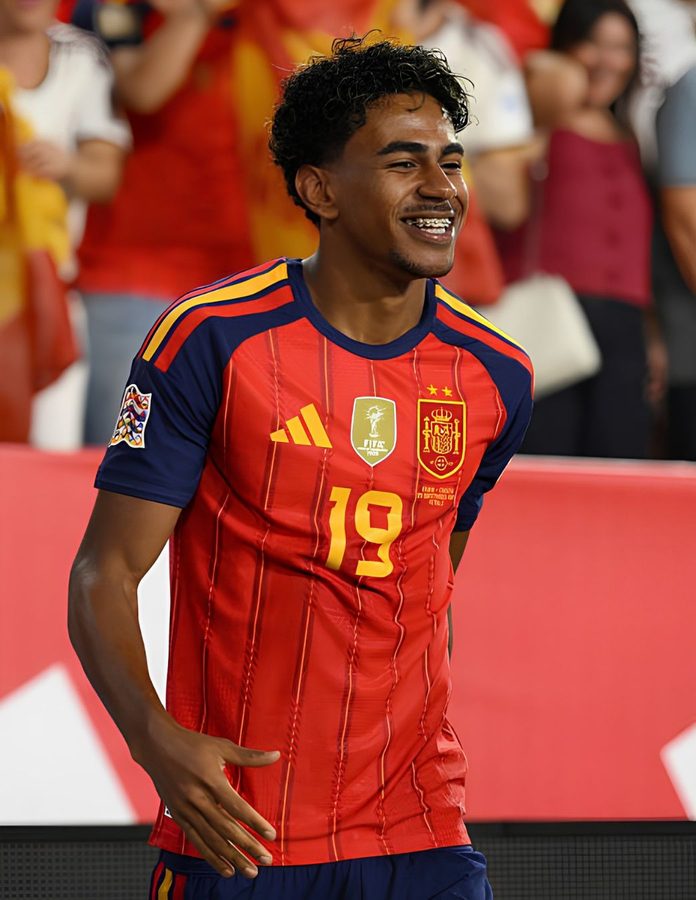 Foto de Lamine Yamal en el campo de fútbol ante Croacia