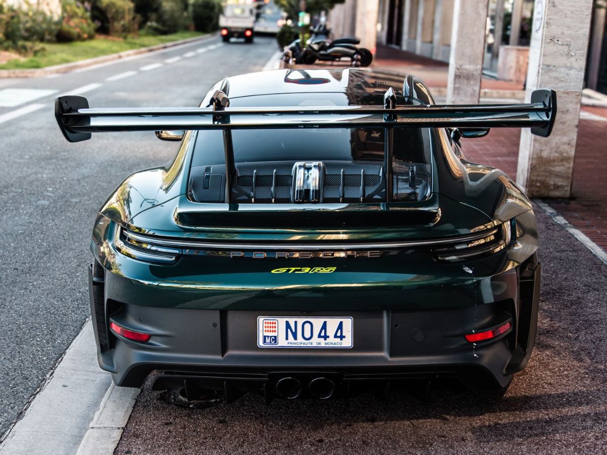Vista trasera del Porsche 992 GT3 RS de Lando Norris