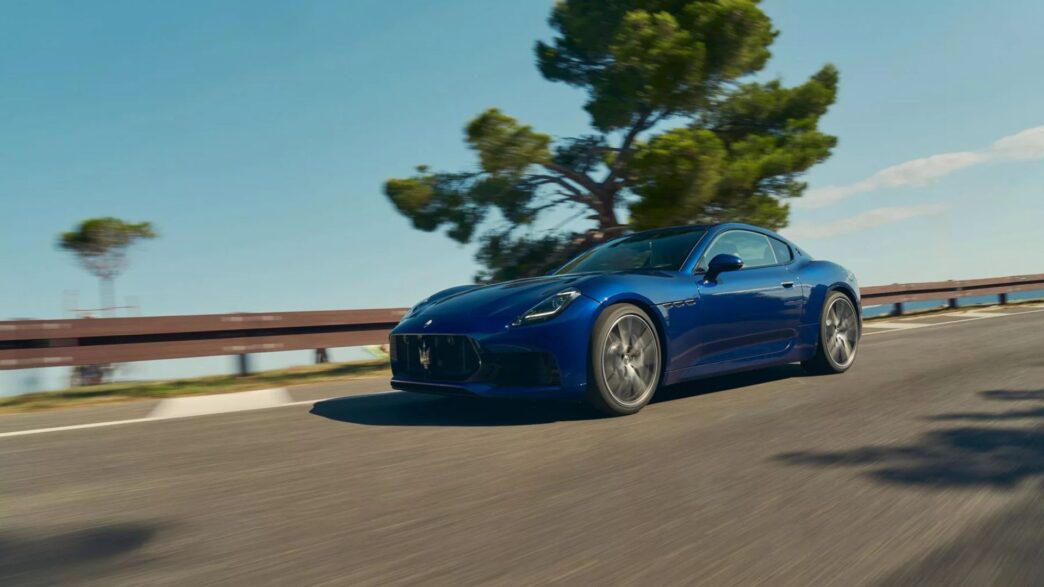 Imagen del Maserati GranTurismo en carretera