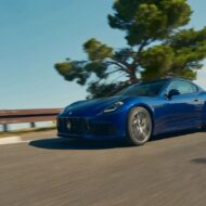 Los 5 coches de lujo con motor de combustión que menos consumen y son perfectos para viajar Imagen del Maserati GranTurismo en carretera
