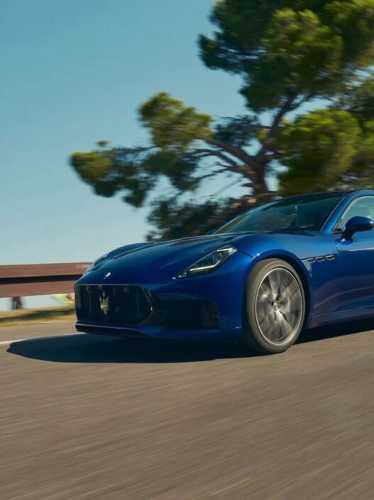 Imagen del Maserati GranTurismo en carretera