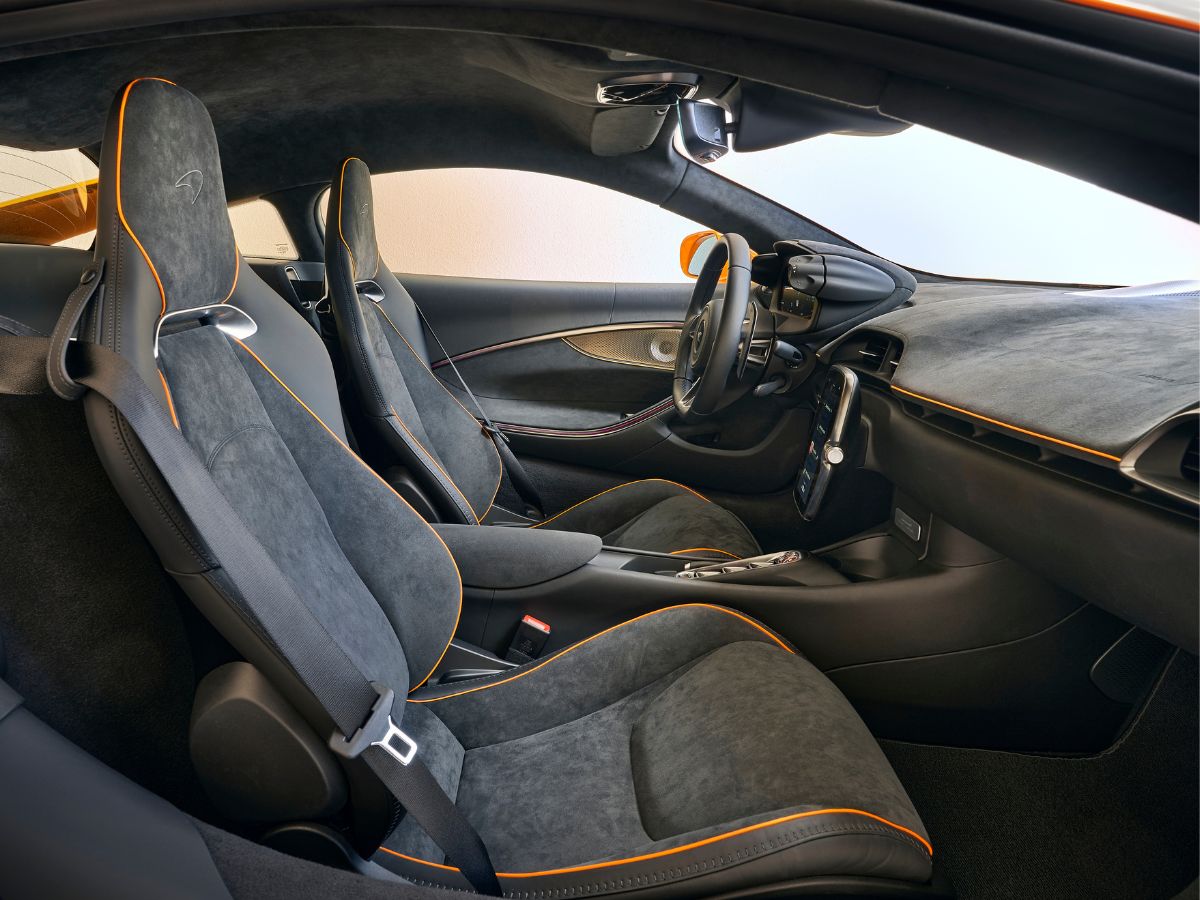 Foto del interior del McLaren Artura