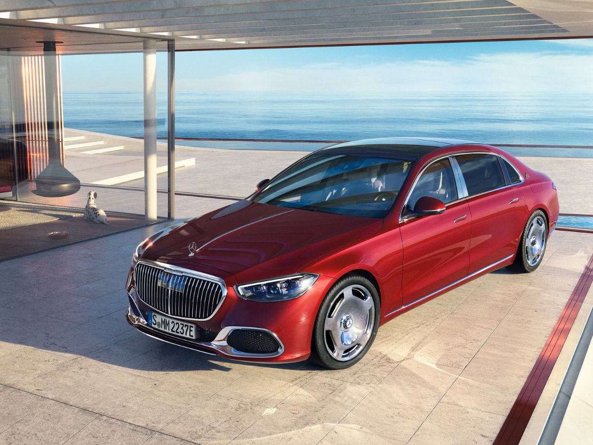 Imagen del Mercedes-Maybach S 580 e con el color Rubellit Red