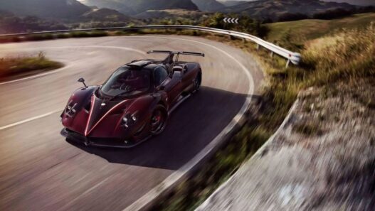 Foto en curva del Pagani Zonda Fantasma EVO