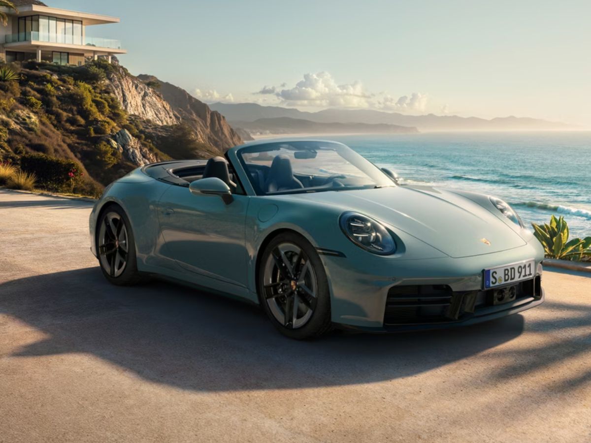Imagen del Porsche 911 Carrera 4s Cabriolet cerca de la playa