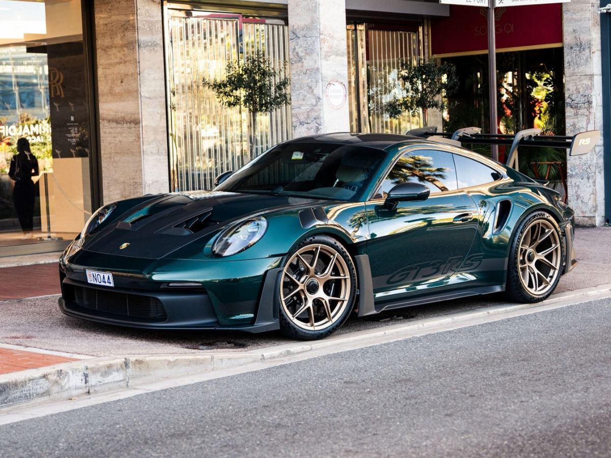 Imagen lateral del Porsche 992 GT3 RS de Lando Norris en Mónaco