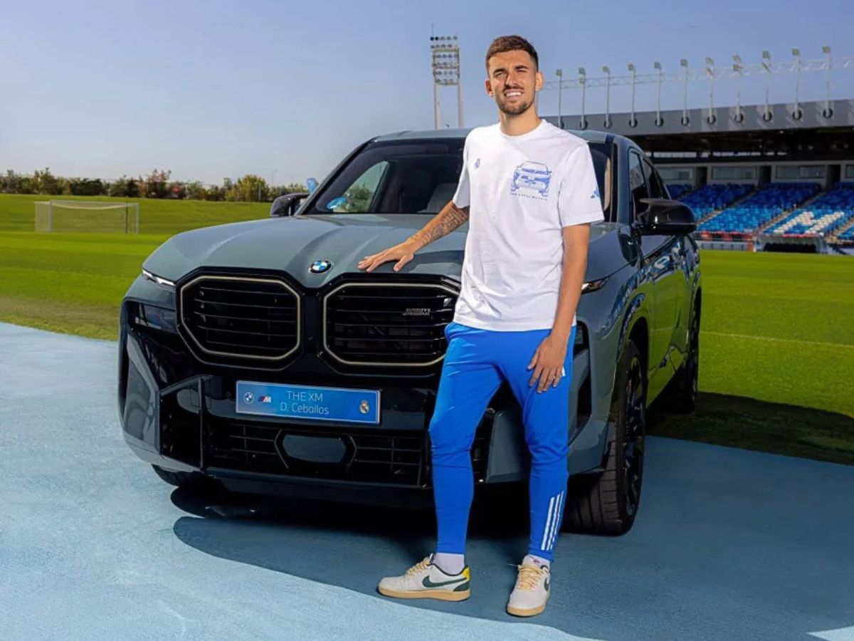 Dani Ceballos junto al BMW XM