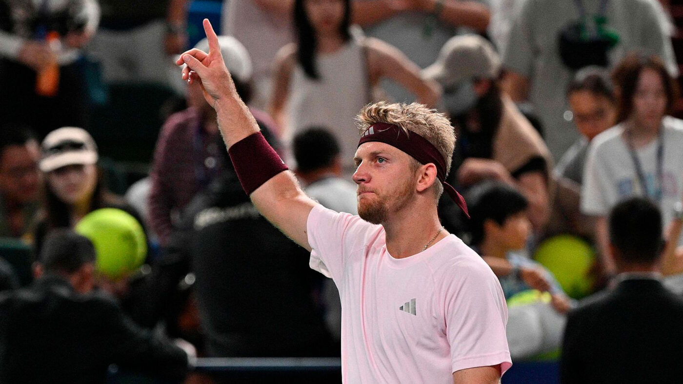Alejandro Davidovich Fokina celebra el pase a la final del Masters 1000 de Shanghái tras ganar a Alexander Zverev, el 17 de octubre de 2026