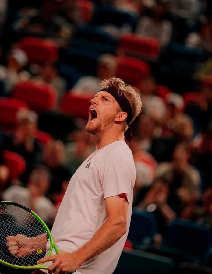 Alejandro Davidovich Fokina celebra el pase a la final del Masters 1000 de Shanghái tras ganar a Alexander Zverev, el 17 de octubre de 2026