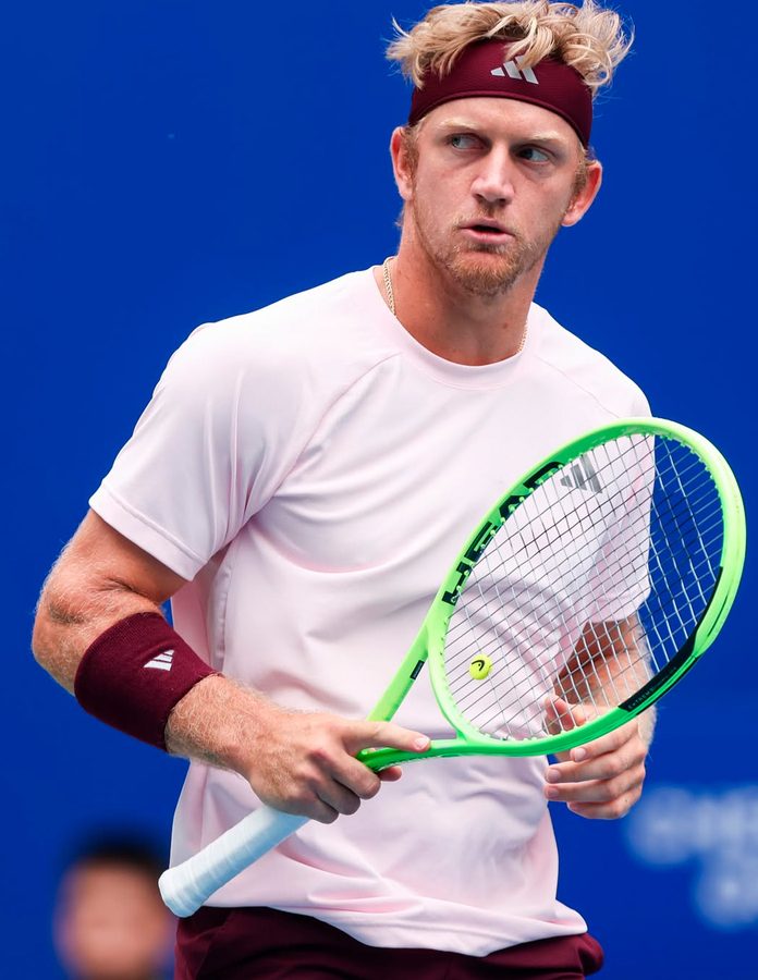Alejandro Davidovich Fokina vestido de adidas con raqueta Head