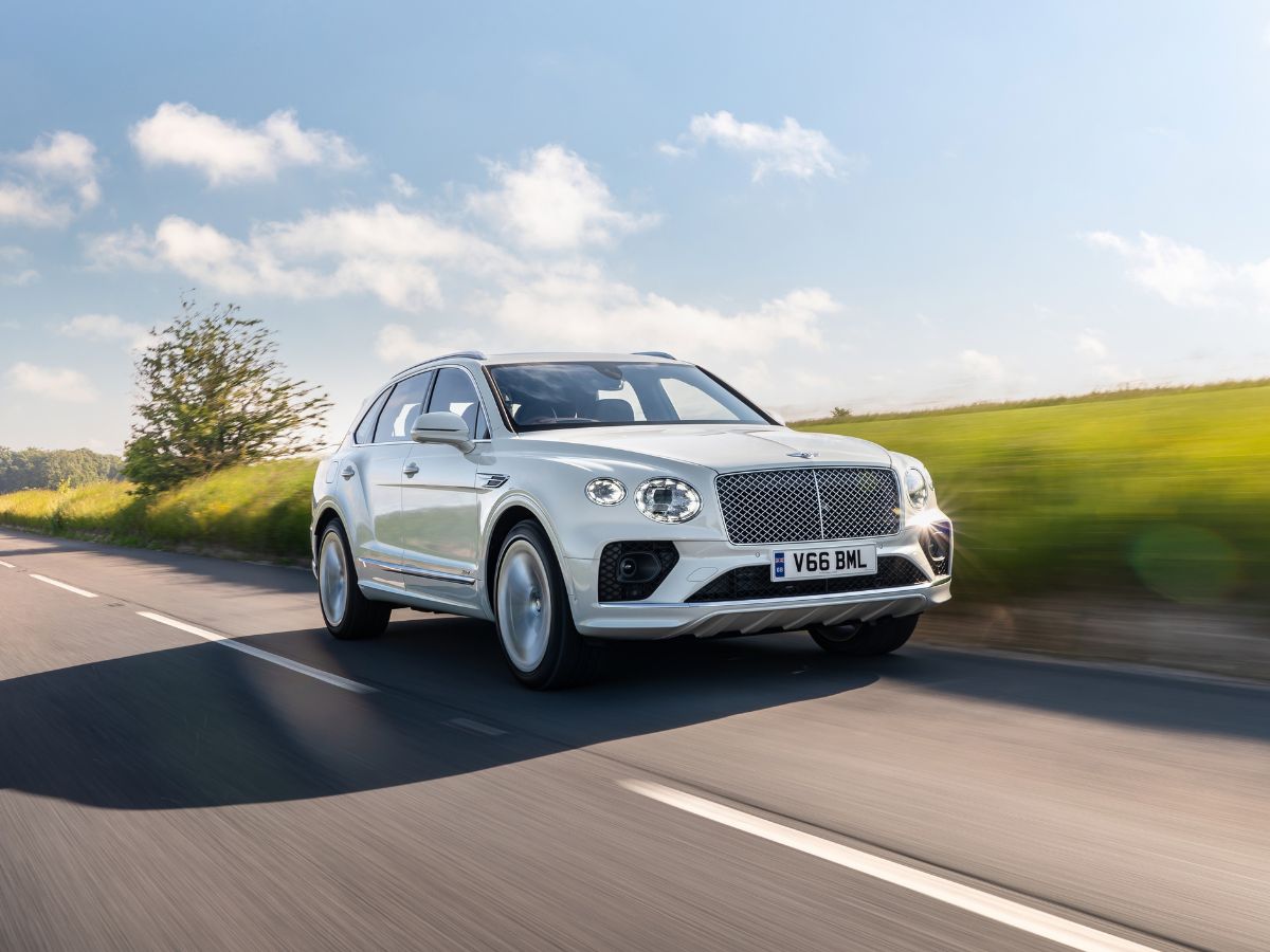 Foto del Bentley Bentayga Hybrid en color Ghost White
