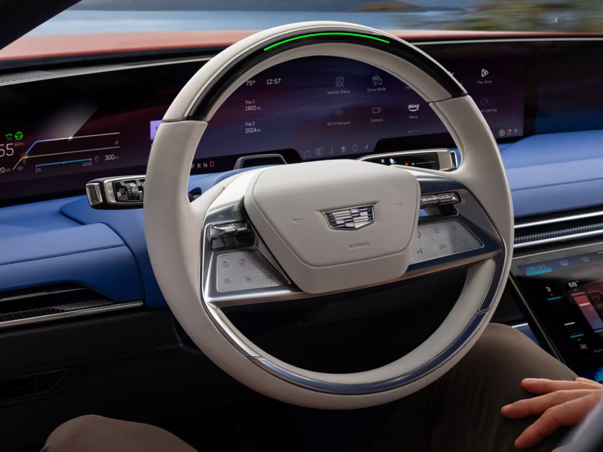 Foto detalle del volante y cuadro central del Cadillac CELESTIQ