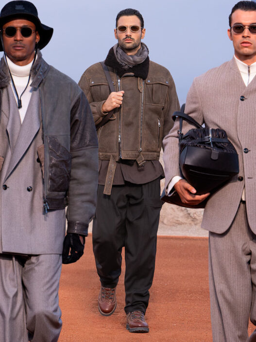 Cinco modelos desfilan en el desierto de Marrakech con la colección Giorgio Armani & Kith Otoño/Invierno 2026 Dreams of the Dune