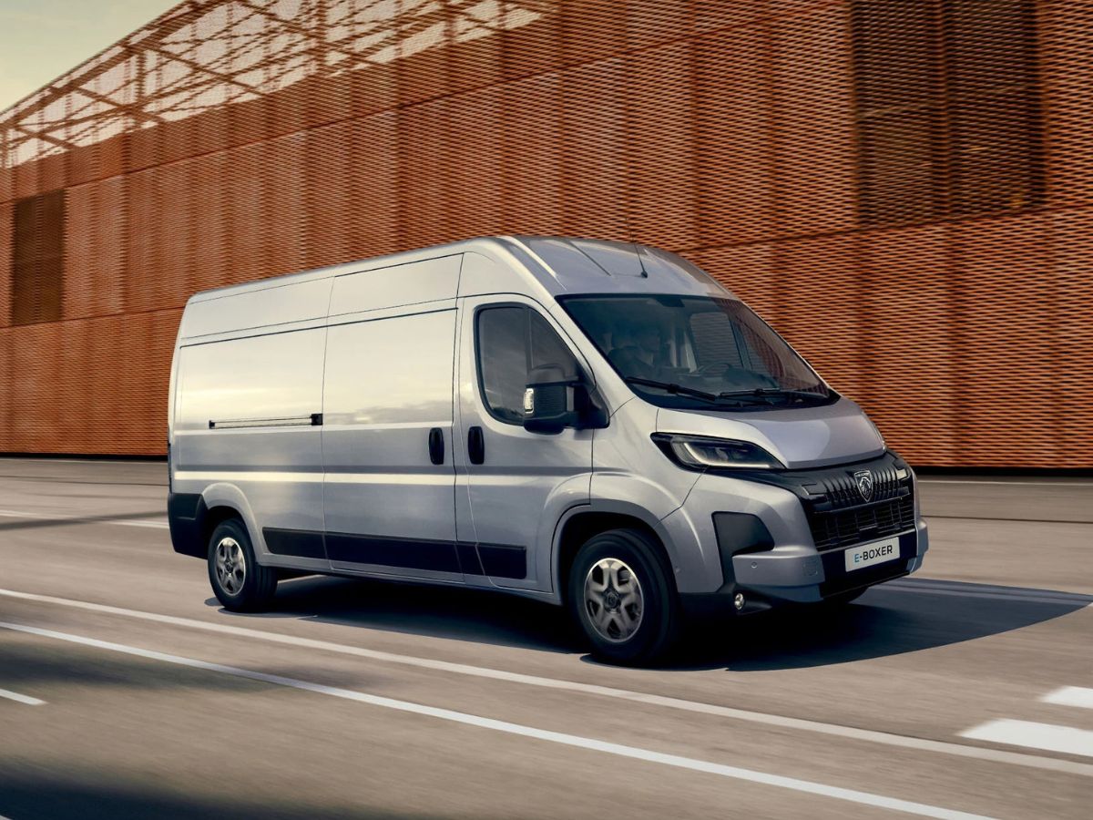 Imagen de la Peugeot E-Boxer en movimiento