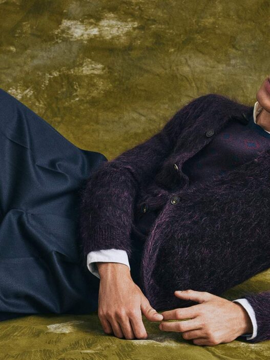 Fernando Líndez vestido de Emporio Armani sesión de fotos Rísbel Magazine otoño 2026