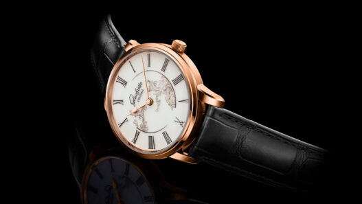 Reloj Glashütte Original x Meissen Mystic Maison con caja de oro rojo de 40 mm, esfera de porcelana y correa negra de piel de aligátor