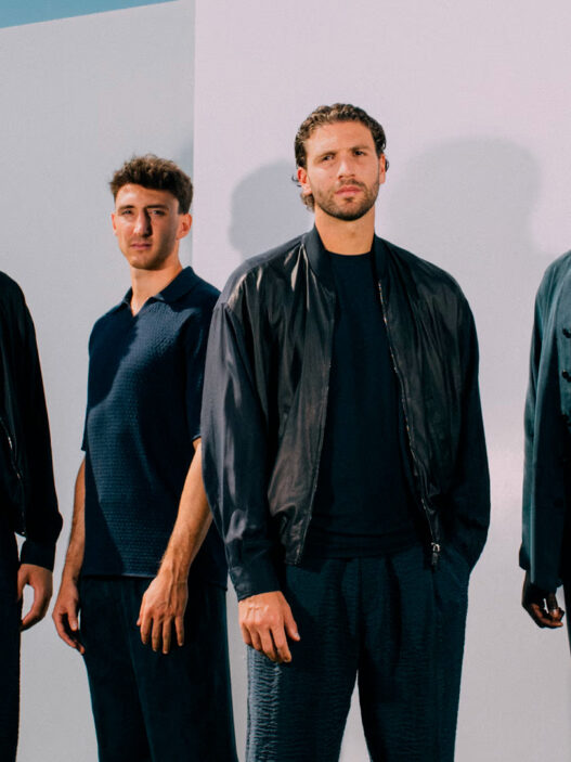 Jugadores de la Juventus con el vestuario formal de Giorgio Armani para la temporada 2026-27