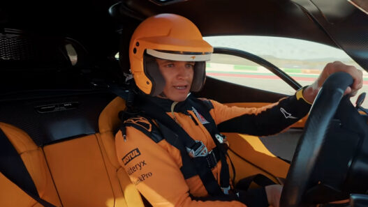 Lando Norris al volante McLaren W1