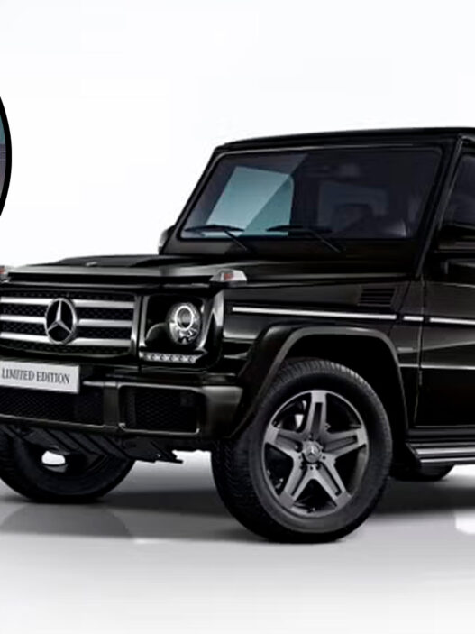 Mercedes-Benz Clase G actual en verde oscuro con paquete vintage MANUFAKTUR visto de tres cuartos delantero en estudio