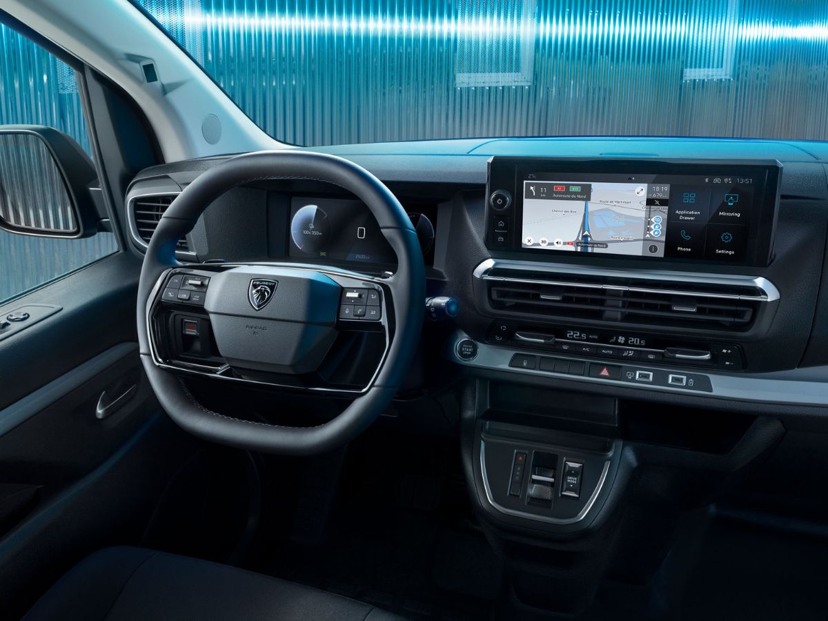 Foto del mando de conducción de la Peugeot E-Expert
