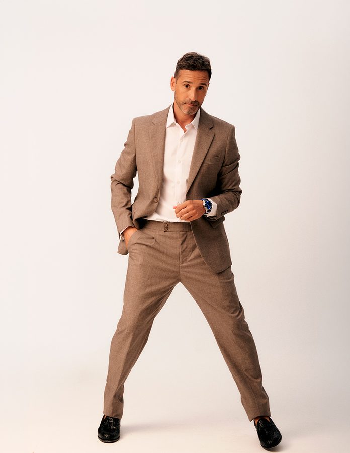 influencer Pablo Lucero con reloj Huawei en sesión de fotos para Rísbel Magazine