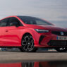 Nuevo SEAT Ibiza FR rojo visto de tres cuartos delantero con llantas de 18 pulgadas