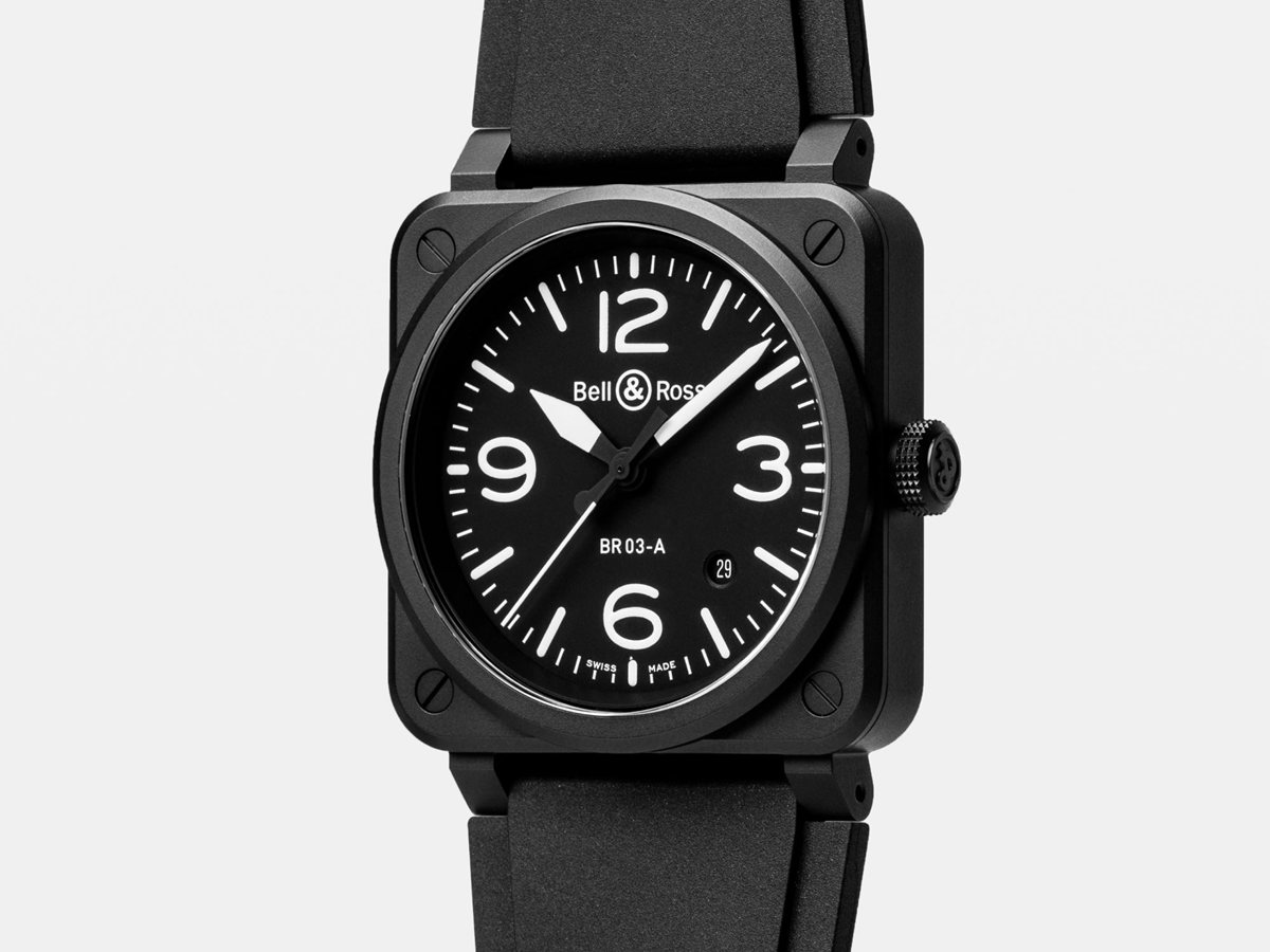 Bell & Ross BR-03 Black Matte de 41 mm con caja cuadrada de cerámica negra, cuatro tornillos y correa de caucho