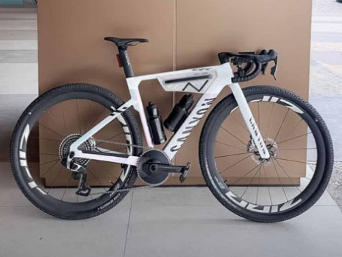 Foto de la bicicleta Canyon Grail de Valtteri Bottas