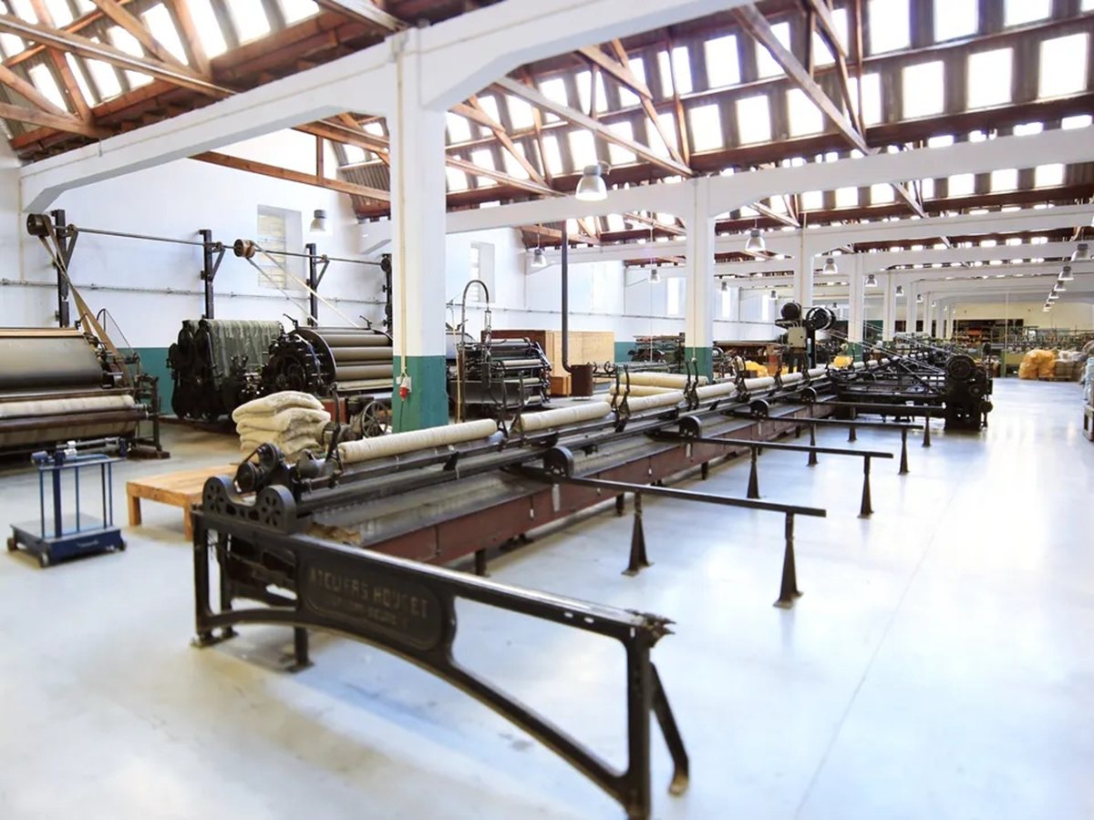 Nave de la Burel Factory en Manteigas con las máquinas de lana del siglo XIX en funcionamiento
